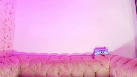 kira online show from October 3, 1:05 pm