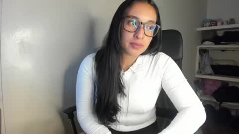 kira stormm58 online show from June 10, 12:32 am