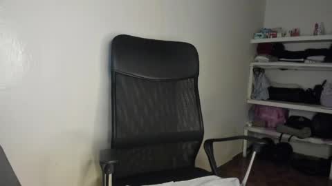 kira stormm58 online show from June 2, 10:22 pm