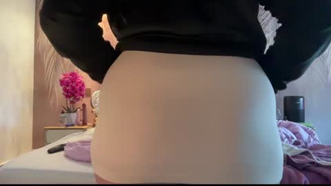 KiraDivine online show from March 3, 2:01 pm