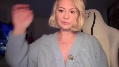 KiraDivine online show from December 10, 1:00 pm