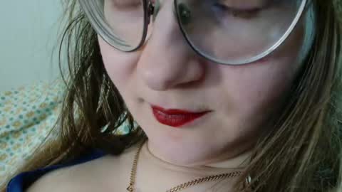 KiraGoldens online show from April 14, 6:46 am