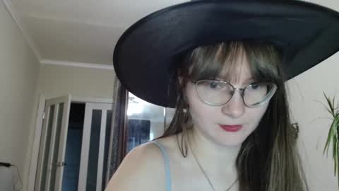 KiraGoldens online show from October 30, 6:38 am