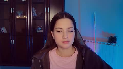 kiravair online show from November 12, 5:33 pm