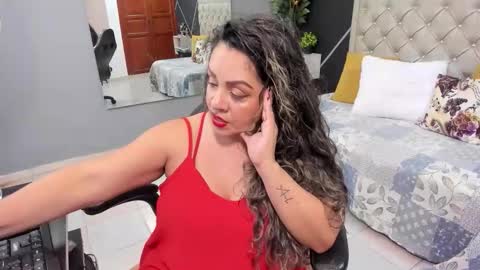 Snapshot of kirss_milff chatting on October 15, 7:05 pm kriss online show from October 15, 7:05 pm