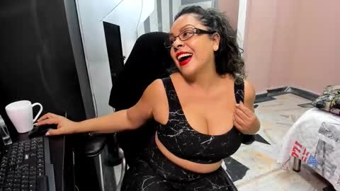 Snapshot of kirss_milff chatting on September 19, 1:21 pm kriss online show from September 19, 1:21 pm