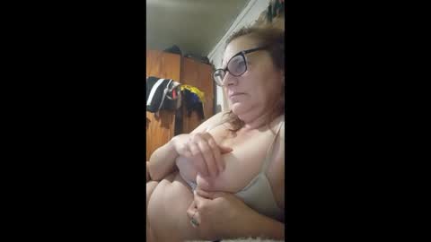 kissandvibe online show from November 15, 8:10 pm