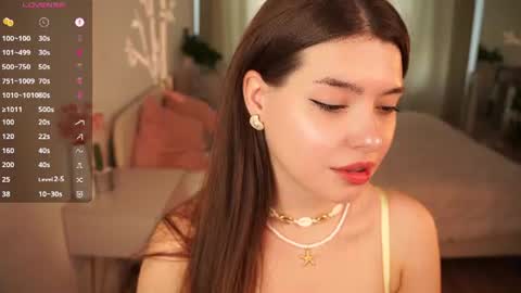 Mia online show from June 13, 7:17 am