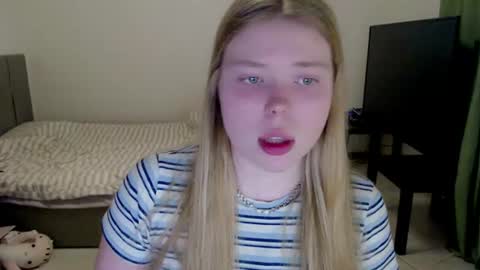 Jennyblonde and Emmabrunette online show from July 18, 6:54 pm