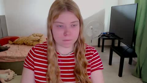 Jennyblonde and Emmabrunette online show from May 10, 11:56 am