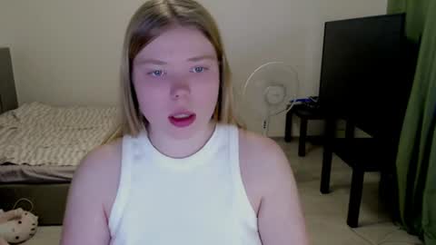Jennyblonde and Emmabrunette online show from July 17, 6:44 pm