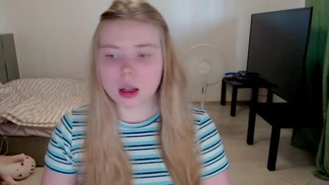 Jennyblonde and Emmabrunette online show from June 15, 5:46 pm