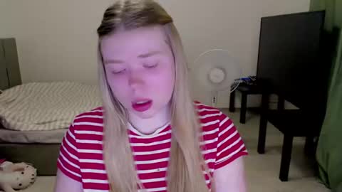 Jennyblonde and Emmabrunette online show from July 27, 7:33 pm