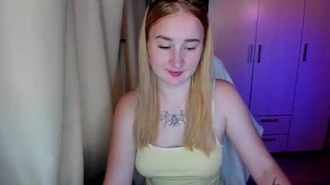 kitten_sun online show from July 30, 6:14 am