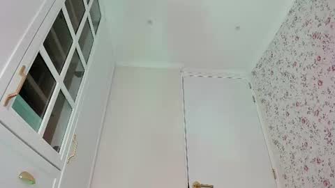 sophie online show from June 10, 7:56 pm