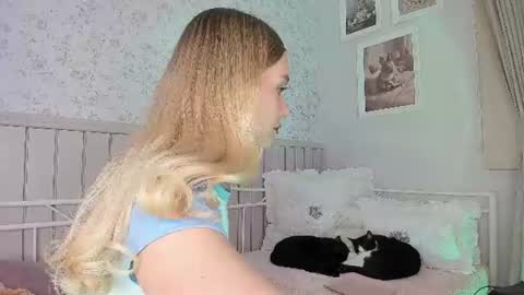sophie online show from June 18, 6:35 pm