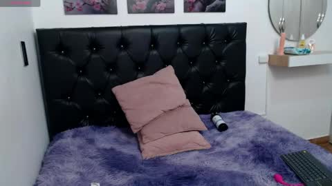 kitty_f00x online show from April 19, 7:27 pm