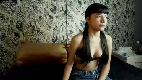 Snapshot of kitty_kryss chatting on March 4, 1:06 pm kitty_kryss online show from March 4, 1:06 pm