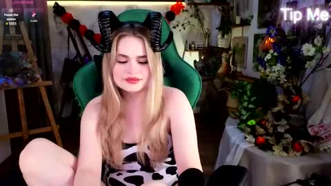 kitty_pantera online show from October 10, 11:15 am