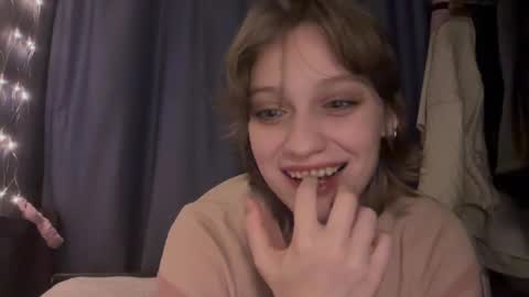 Hi im poly online show from January 27, 3:50 pm