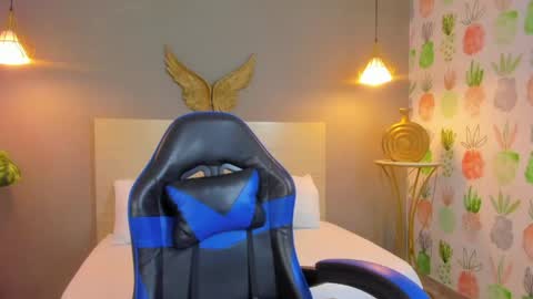 K I T T Y online show from April 14, 1:00 pm