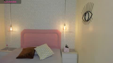  K I T T  Y  online show from March 25, 12:52 pm