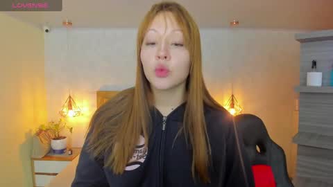  K I T T  Y  online show from October 4, 12:33 pm