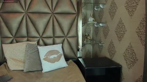 Snapshot of kittyvelvet_ chatting on March 11, 11:55 am kittyvelvet_ online show from March 11, 11:55 am