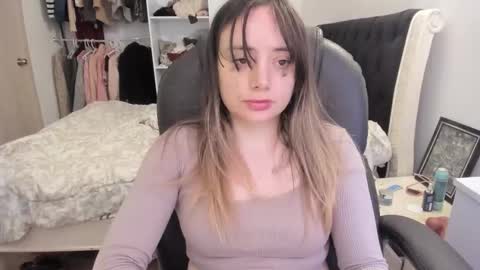 kittywantslove23 online show from April 7, 9:06 pm