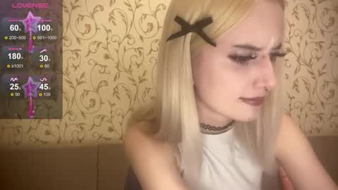 kittywithu online show from October 21, 5:28 pm