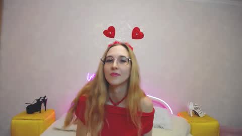 Snapshot of klaryevans chatting on February 15, 2:00 pm Klary online show from February 15, 2:00 pm