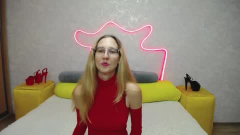 Snapshot of klaryevans chatting on October 10, 11:26 am Klary online show from October 10, 11:26 am