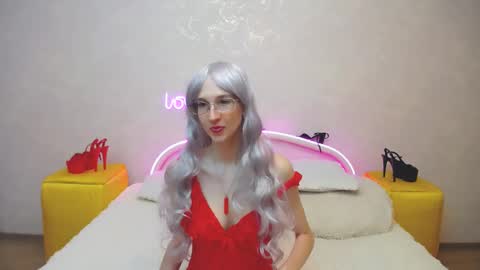 Snapshot of klaryevans chatting on March 1, 9:40 am Klary online show from March 1, 9:40 am