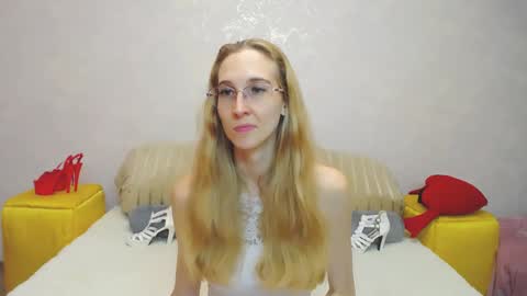 Snapshot of klaryevans chatting on December 4, 8:34 am Klary online show from December 4, 8:34 am