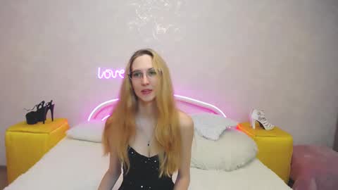 Snapshot of klaryevans chatting on February 23, 3:12 pm Klary online show from February 23, 3:12 pm