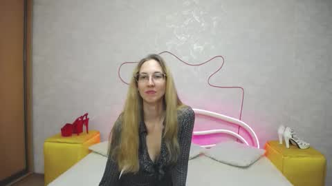 Snapshot of klaryevans chatting on October 1, 6:07 am Klary online show from October 1, 6:07 am