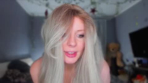 Klementinafanslyklementina6661 online show from February 4, 9:07 pm