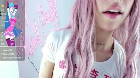 Snapshot of kloeking_ chatting on October 22, 5:01 am kloe online show from October 22, 5:01 am