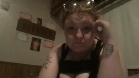 kmarie1196 online show from May 28, 5:38 am