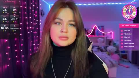 Mia online show from December 18, 6:01 pm