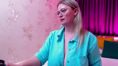 Kriss online show from May 13, 1:39 pm
