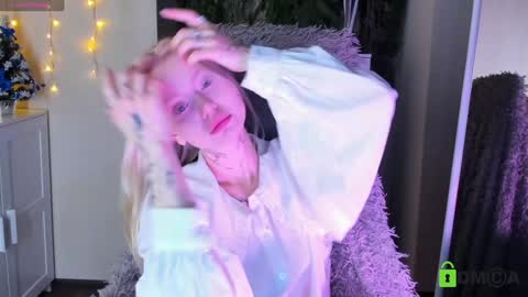 kris_grant online show from December 27, 10:12 am