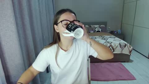 twitter    Annemarye 23 online show from September 15, 7:49 am