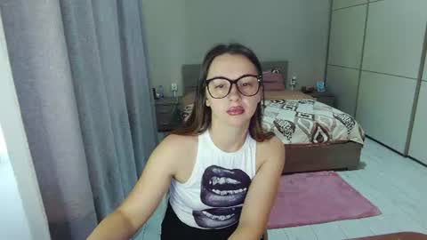 twitter    Annemarye 23 online show from June 20, 6:39 am