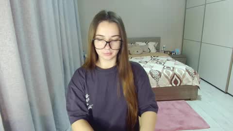 twitter    Annemarye 23 online show from November 22, 6:05 am