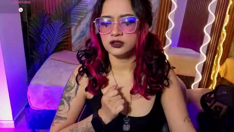 kristen_tay online show from June 8, 2:45 am