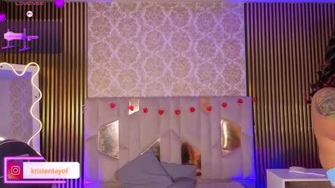 kristen_tay online show from April 5, 3:05 am