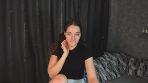 Snapshot of kristinalevis chatting on February 22, 3:32 pm Kristina online show from February 22, 3:32 pm