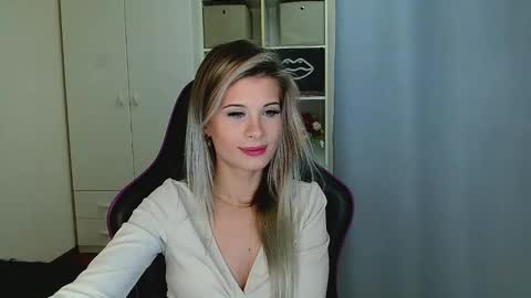 KristineAmore online show from December 22, 8:39 am