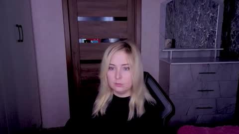 Kristy online show from May 22, 11:47 pm